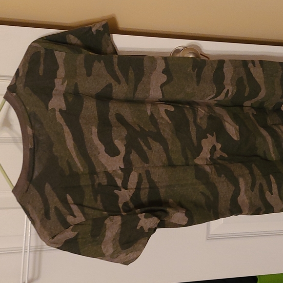 Top - Picture 2 of 2